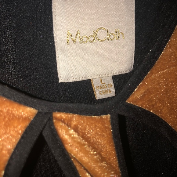 Tri-Keyhole A-Line Dress in Gold in L - Picture 4 of 6